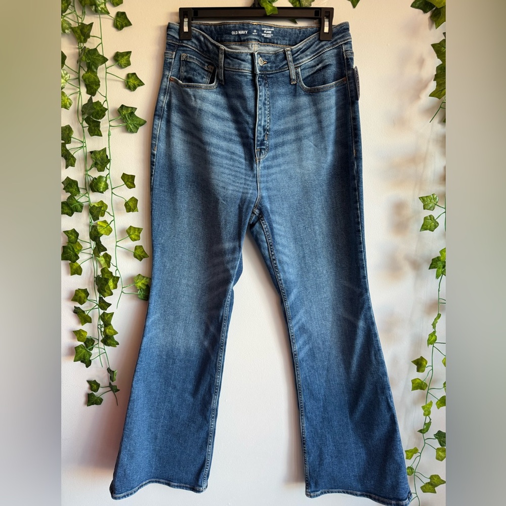 🌿 NWT Old Navy Higher high rise flare jeans